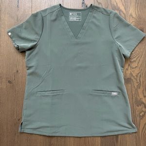 Figs Casma scrub top